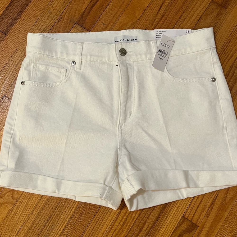 NWT Loft White Roll Shorts Size 28/6